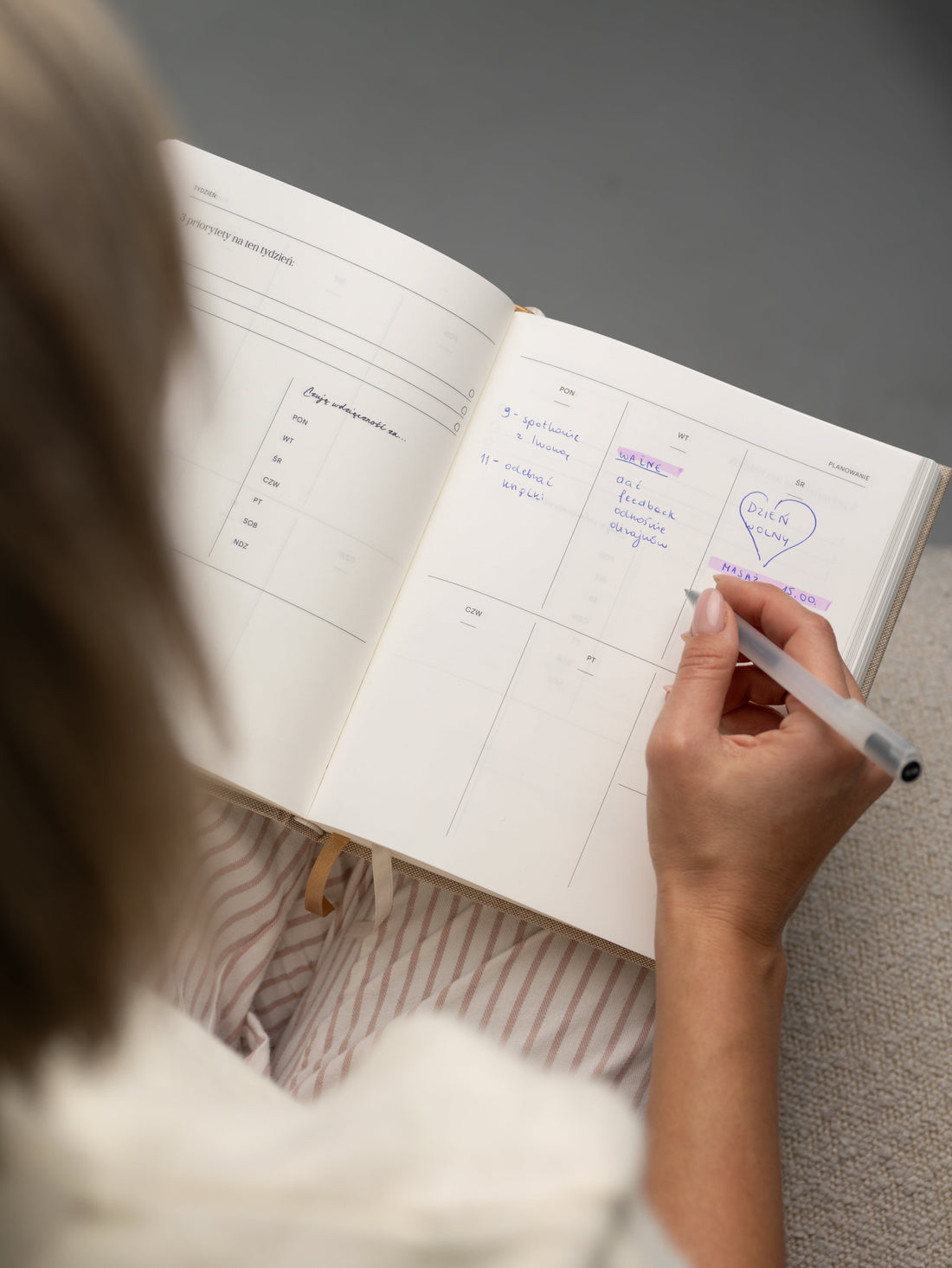 Widok niedatownego tygodnia w planerze Jaśnie Plan