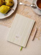 Notes Polny leżący tyłem na stole