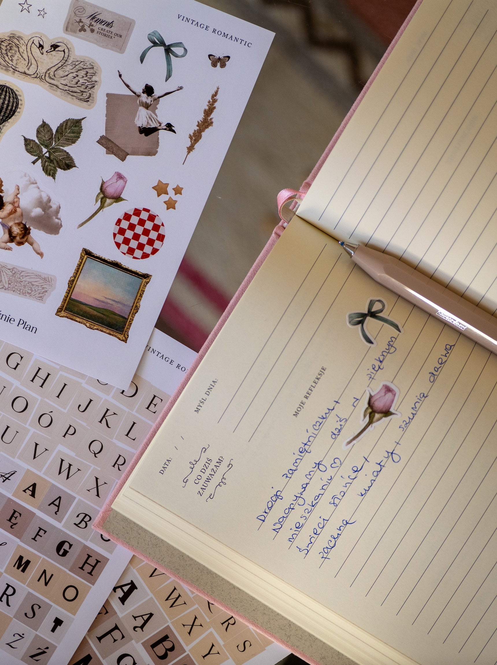 Pamiętnik z krótkim wpisem i najlejkami